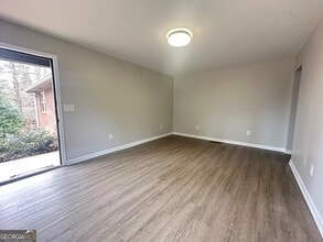 1131 White Oak Dr in Athens, GA - Building Photo - Building Photo