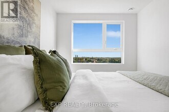 100 Manett Crescent in Brampton, ON - Building Photo - Building Photo