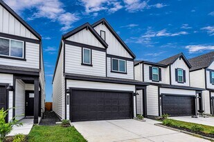 3002 Crown Gate Dr in Houston, TX - Building Photo