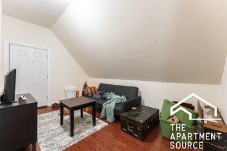 2911 N Ridgeway Ave, Unit 2F in Chicago, IL - Building Photo - Building Photo