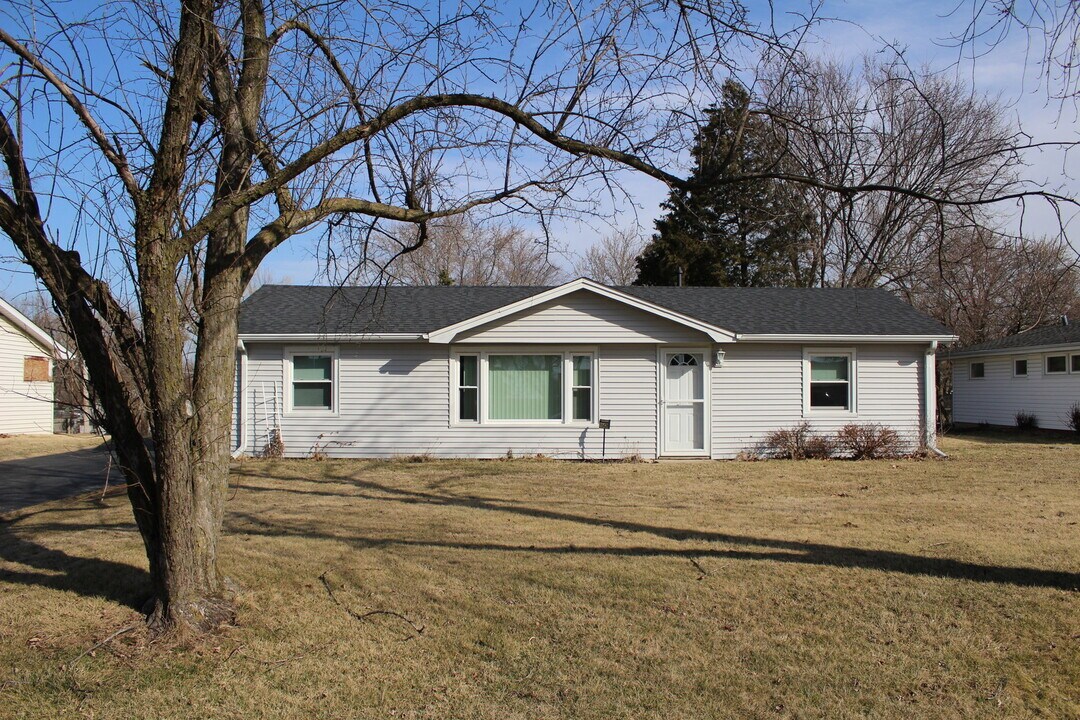16428 W 147th Pl in Lockport, IL - Building Photo