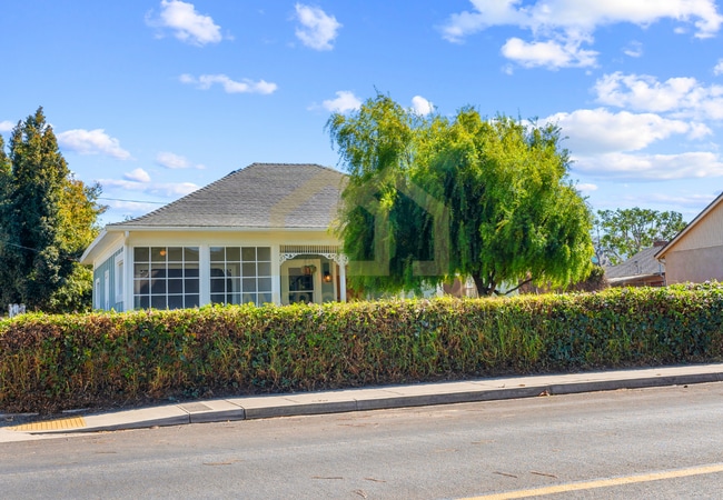 414 W Walnut Ave in Lompoc, CA - Building Photo - Building Photo