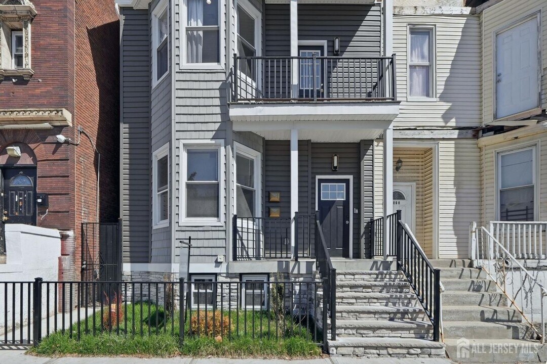 327 S Orange Ave in Newark, NJ - Building Photo