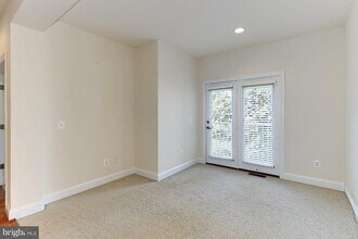 22219 Falling Terrace in Ashburn, VA - Building Photo - Building Photo