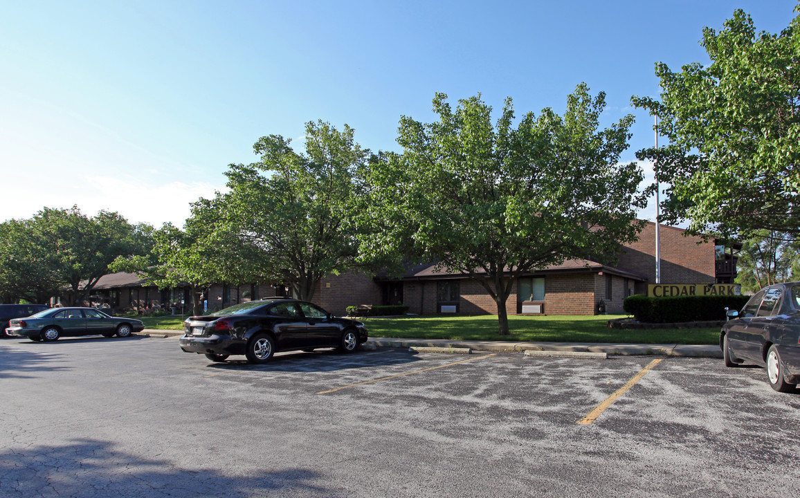 Cedar Park Apartments in Bowling Green, OH - Building Photo