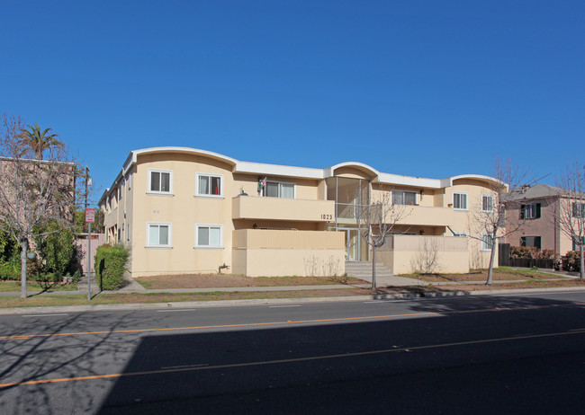 1023 Ocean Park Blvd in Santa Monica, CA - Foto de edificio - Building Photo