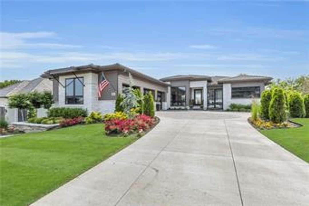 5842 N Lucerne Ave in Kansas City, MO - Building Photo