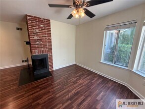 1009 Schmidt Ln in North Brunswick, NJ - Building Photo - Building Photo