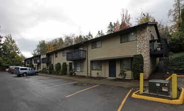 5636-5648 SW Beaverton Hillsdale Hwy in Portland, OR - Building Photo - Building Photo