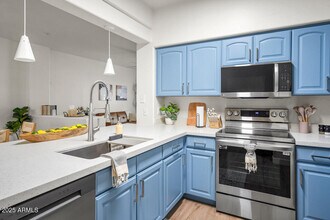 525 N Miller Rd in Scottsdale, AZ - Building Photo - Building Photo