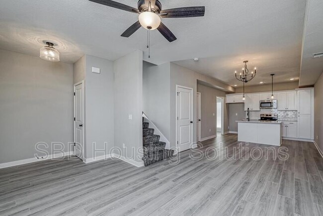 27405 E Oak View Dr in Lee's Summit, MO - Building Photo - Building Photo