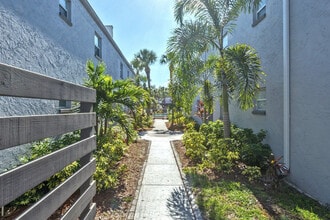 Azure East Owner LLC in Tampa, FL - Foto de edificio - Building Photo
