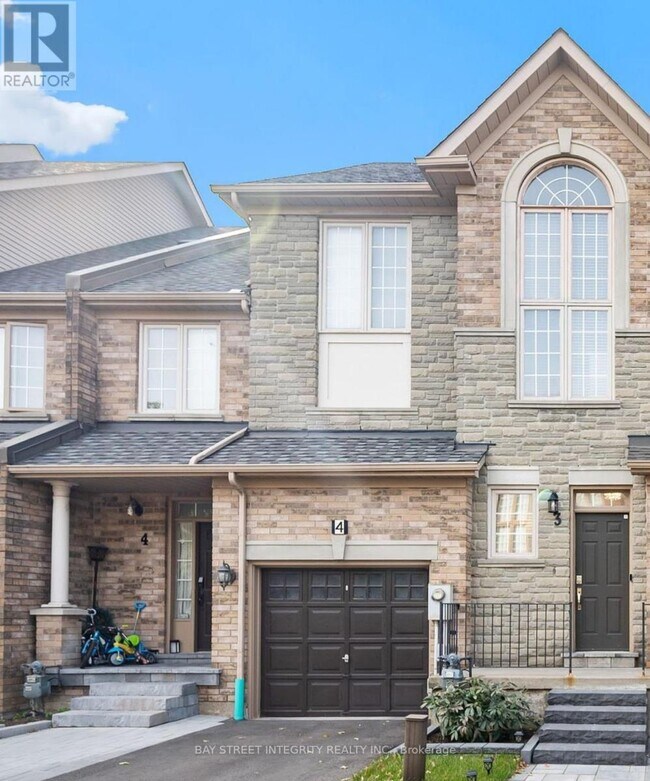 property at 15 Pottery Pl