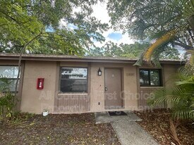 13135 Washington Ave in Largo, FL - Building Photo
