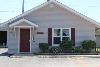 Smith and Royer Apartments in Macomb, IL - Foto de edificio - Building Photo