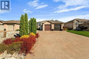 852 Michael Dr in Tecumseh, ON - Building Photo