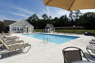 Hawthorne at the Pines in Aberdeen, NC - Foto de edificio - Building Photo