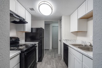 Landmark in Beaumont, TX - Building Photo - Building Photo