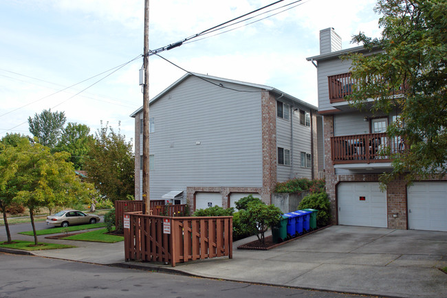 Hollywood Terrace in Portland, OR - Foto de edificio - Building Photo