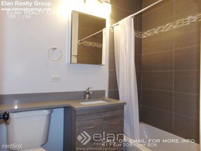 817 Elm St-Unit -Unit 205 in Winnetka, IL - Building Photo - Building Photo