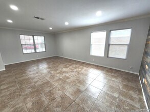 12103 Creek Spur in San Antonio, TX - Building Photo - Building Photo