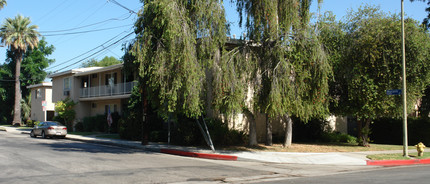 15445 Moorpark St in Sherman Oaks, CA - Building Photo - Building Photo