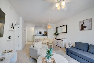 780 S Sapodilla Ave, Unit 112 in West Palm Beach, FL - Building Photo - Building Photo