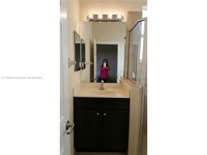 16925 SW 95th St-Unit -STUDIO in Miami, FL - Building Photo - Building Photo