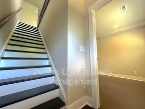 239 Uptown W Dr in Charlotte, NC - Foto de edificio - Building Photo