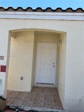 3200 San Remo Cir in Homestead, FL - Foto de edificio - Building Photo
