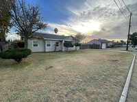 18227 Bonnie Ln in Fontana, CA - Foto de edificio - Building Photo