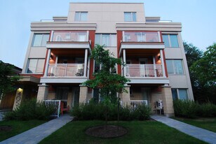 405 Tweedsmuir Av in Ottawa, ON - Building Photo