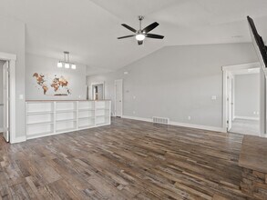 1459 Foxmore St in Pocatello, ID - Foto de edificio - Building Photo