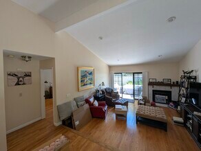 2004 Raphael Ct in Walnut Creek, CA - Building Photo - Building Photo