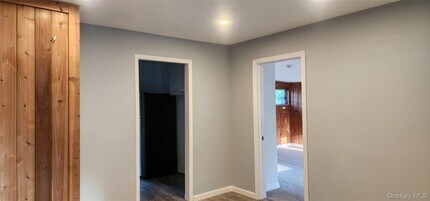 177 Magnolia Dr in Mastic Beach, NY - Building Photo - Building Photo