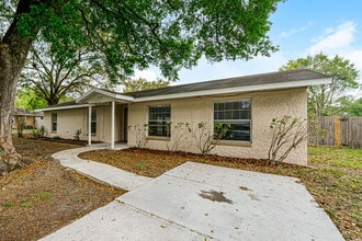 3804 Hill N Dale Pl in Lakeland, FL - Foto de edificio - Building Photo