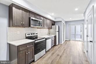 418 S 15th St in Philadelphia, PA - Building Photo - Building Photo