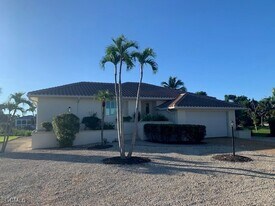 1235 Par View Dr in Sanibel, FL - Building Photo