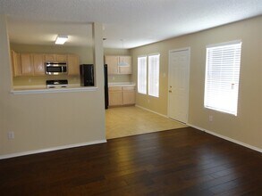 4301 Meadowknoll Dr in Fort Worth, TX - Foto de edificio - Building Photo