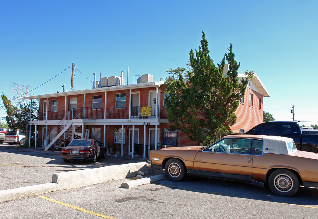 Building B in El Paso, TX - Building Photo