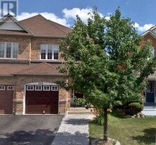 3334 Southwick St in Mississauga, ON - Building Photo