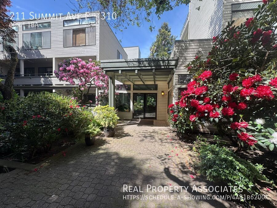 211 Summit Ave E in Seattle, WA - Building Photo