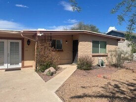 2943 E Beverly Dr in Tucson, AZ - Building Photo