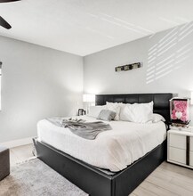 217 SE 5th St in Hallandale Beach, FL - Building Photo - Building Photo