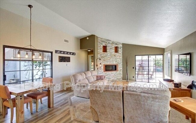 618 Double Eagle Way in Simi Valley, CA - Building Photo - Building Photo