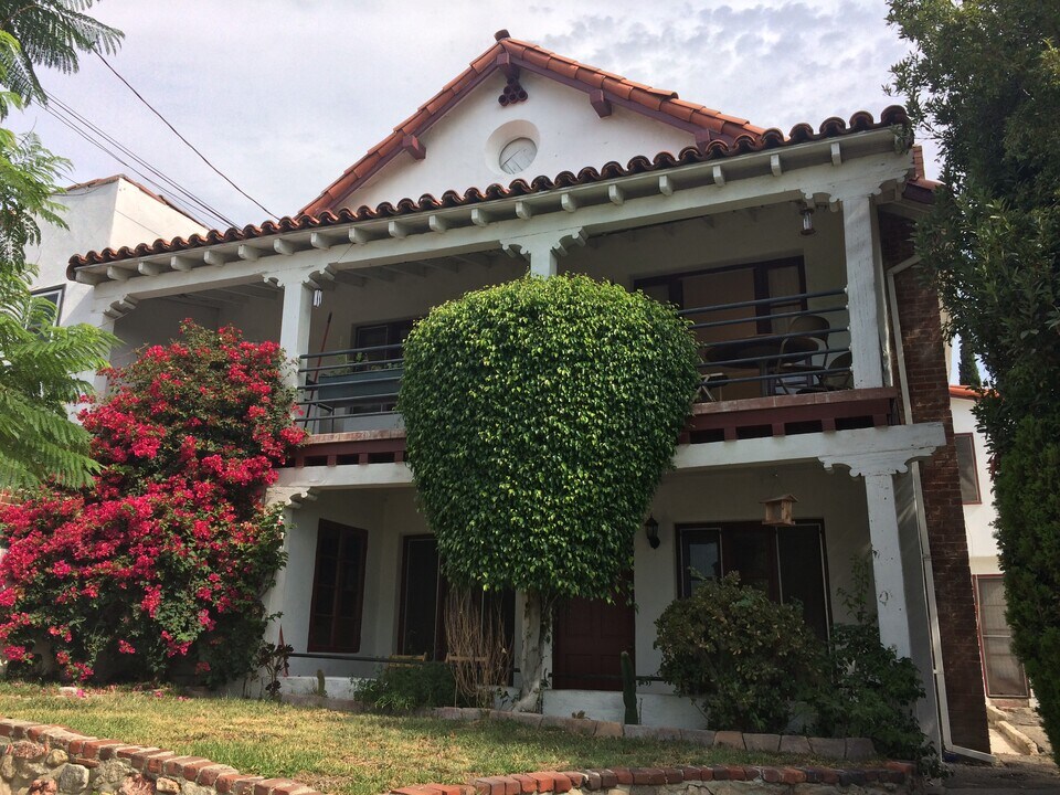 4207 Cumberland Ave in Los Angeles, CA - Building Photo