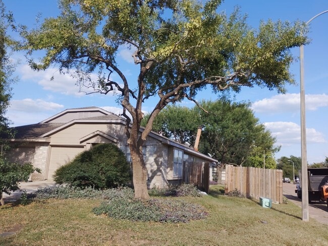 11002 Longtom Ct in Houston, TX - Building Photo - Building Photo