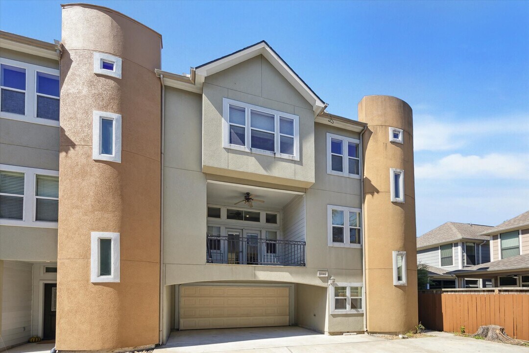 5334 Kiam St in Houston, TX - Building Photo