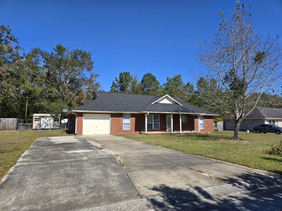 110 Tempest Ln in Allenhurst, GA - Building Photo