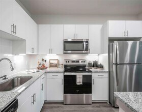 13958 Cottingham Rd in Houston, TX - Foto de edificio - Building Photo